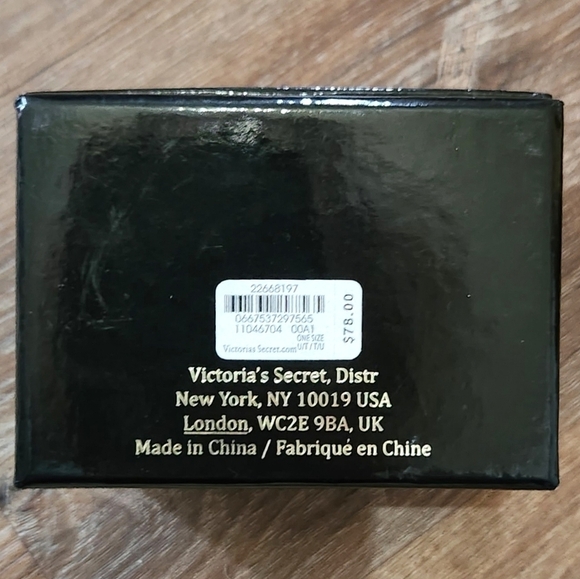 Victoria's Secret VS Gold Toned Scandalous Rhinestone Cuff Hinged Bracelet NWT - Picture 9 of 9